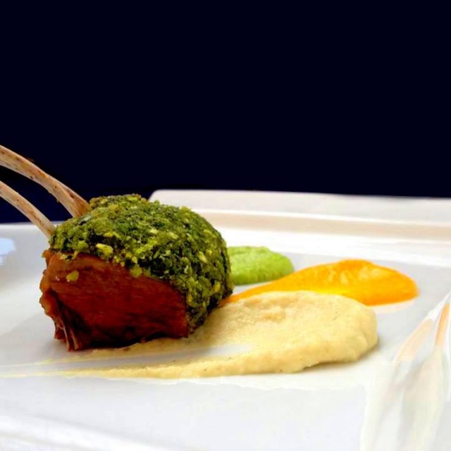 Carre de cordero con tres mousseline